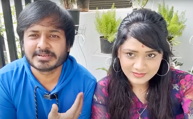Actress_20keerthi_20bhat_20and_20husband_20Vijay_20Karthik_20Photos_2.jpg 3