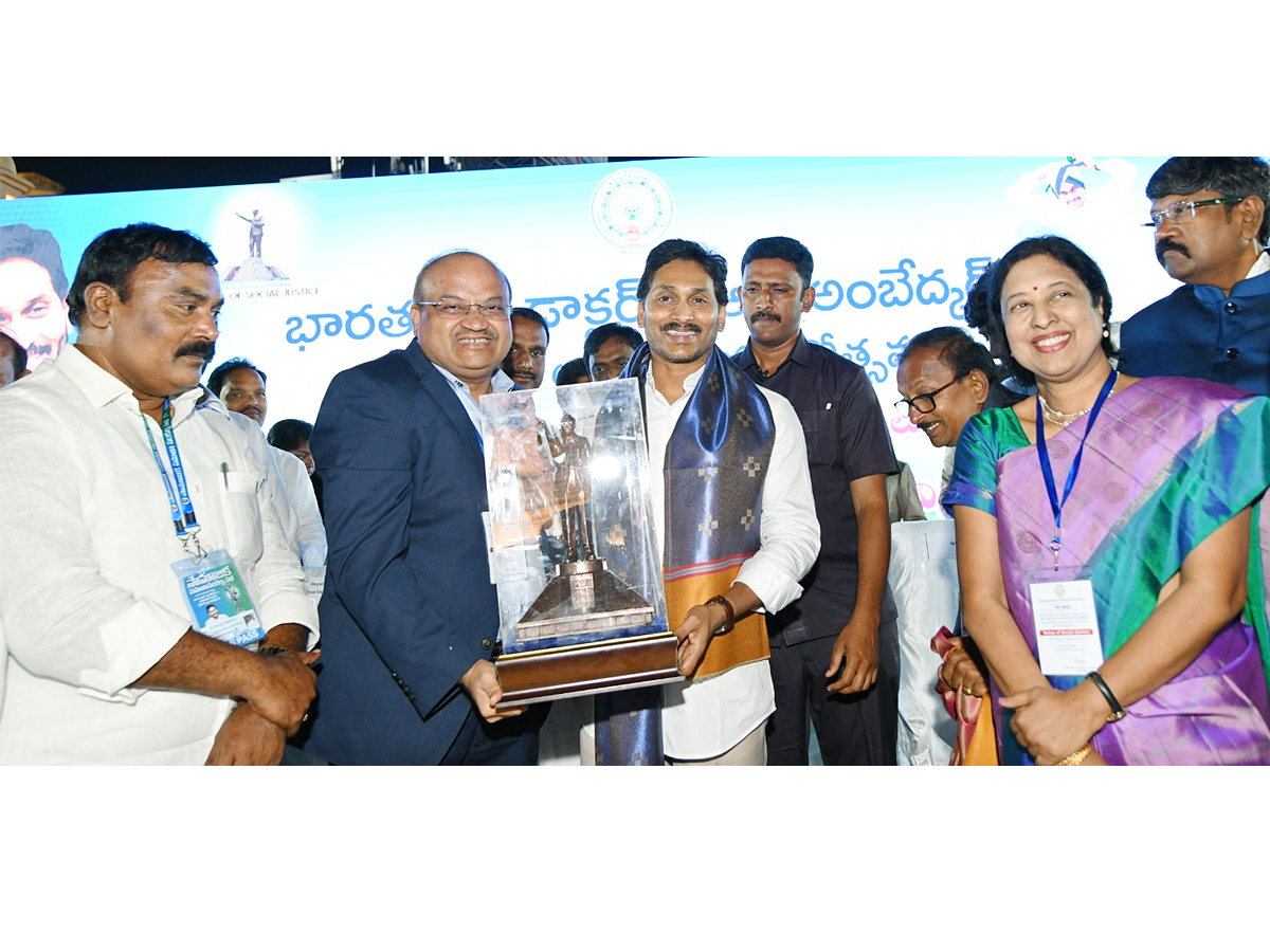 CM_20Jagan_20Unveil_20Dr_20BR_20Ambedkar_20Statue_20In_20Vijayawada_20Photos_14.jpg 15