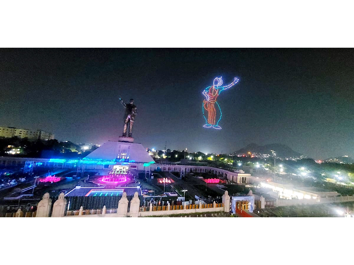 Dr_20BR_20Ambedkar_20Statue_20Vijayawada_20Night_20View_20Photos_17.jpg 9