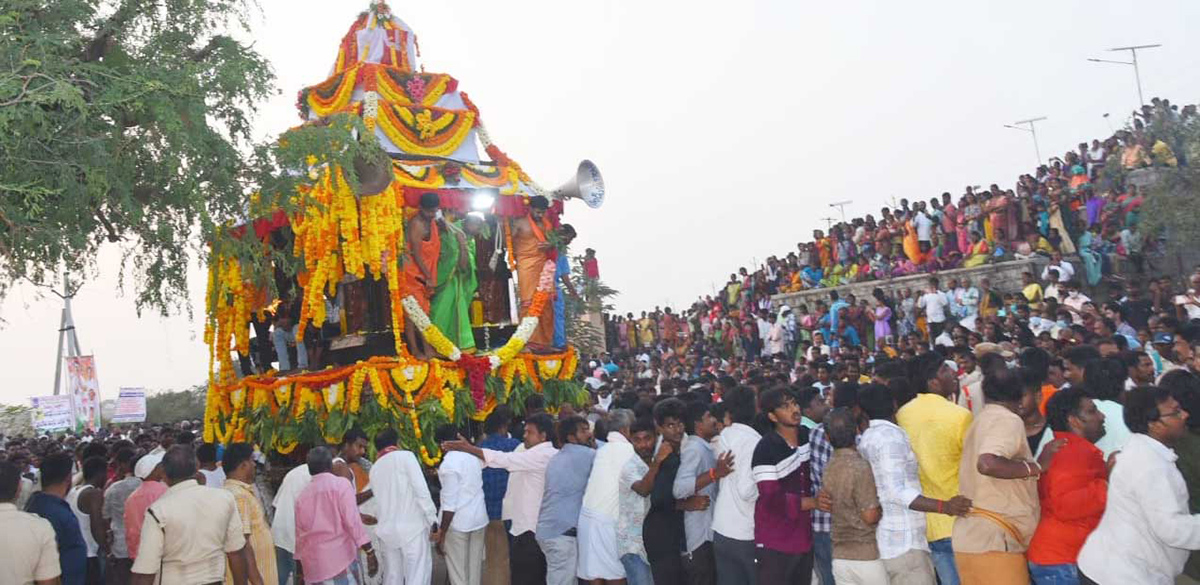 Lakshmi_20Narasimha_20Swamy_20Rathotsavam_20in_20mahabubnagar-13.jpg 13