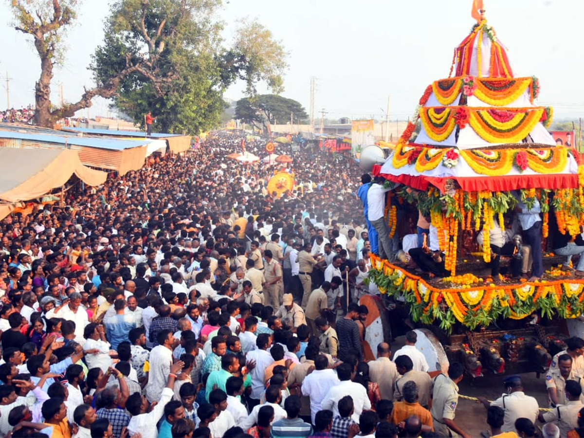Lakshmi_20Narasimha_20Swamy_20Rathotsavam_20in_20mahabubnagar-14.jpg 14