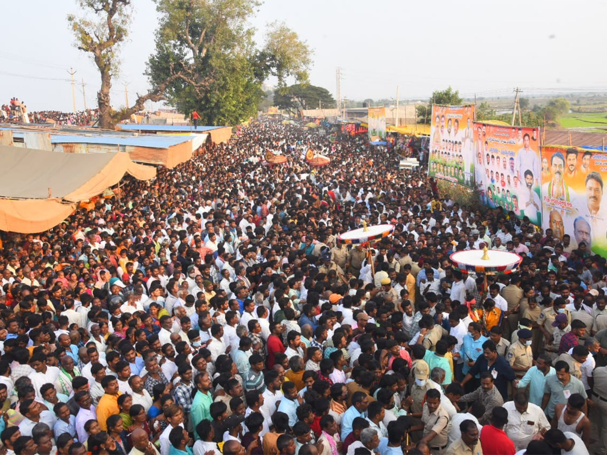 Lakshmi_20Narasimha_20Swamy_20Rathotsavam_20in_20mahabubnagar-15.jpg 15