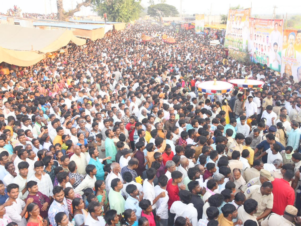 Lakshmi_20Narasimha_20Swamy_20Rathotsavam_20in_20mahabubnagar-16.jpg 16