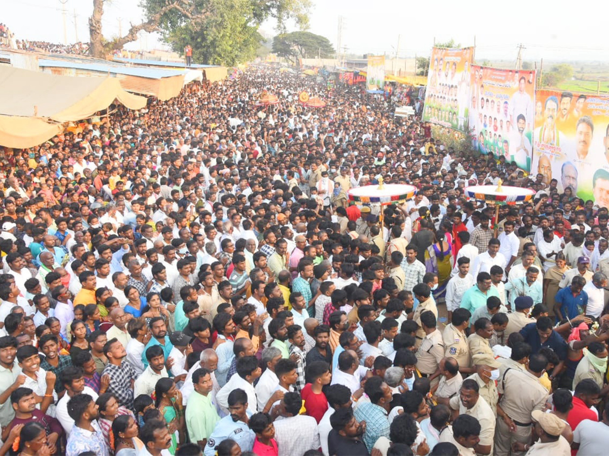 Lakshmi_20Narasimha_20Swamy_20Rathotsavam_20in_20mahabubnagar-3.jpg 3