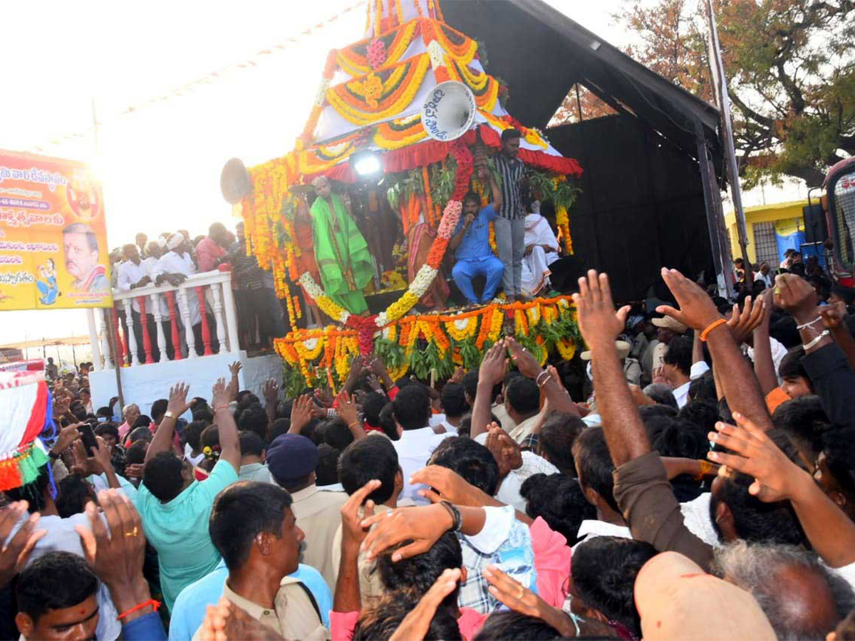Lakshmi_20Narasimha_20Swamy_20Rathotsavam_20in_20mahabubnagar-4.jpg 4