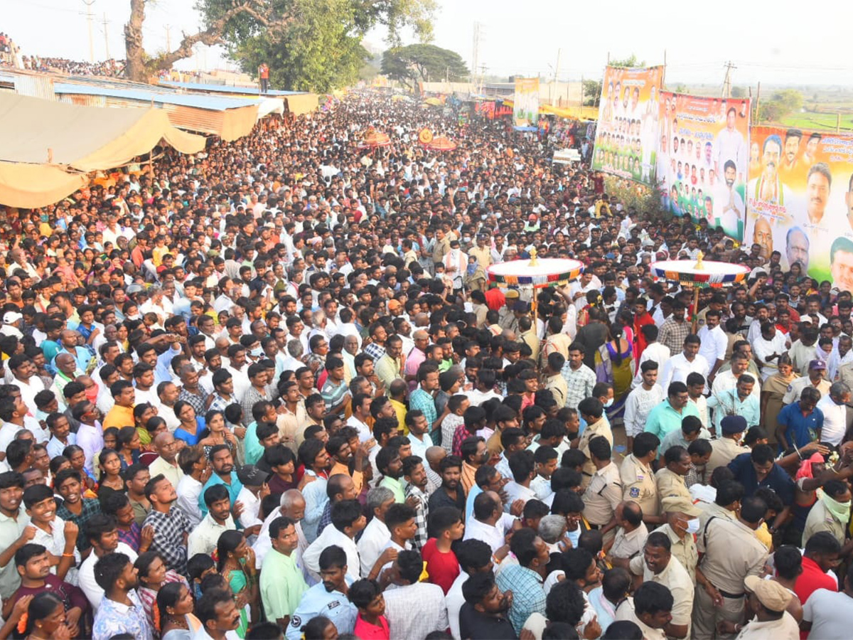 Lakshmi_20Narasimha_20Swamy_20Rathotsavam_20in_20mahabubnagar-7.jpg 7