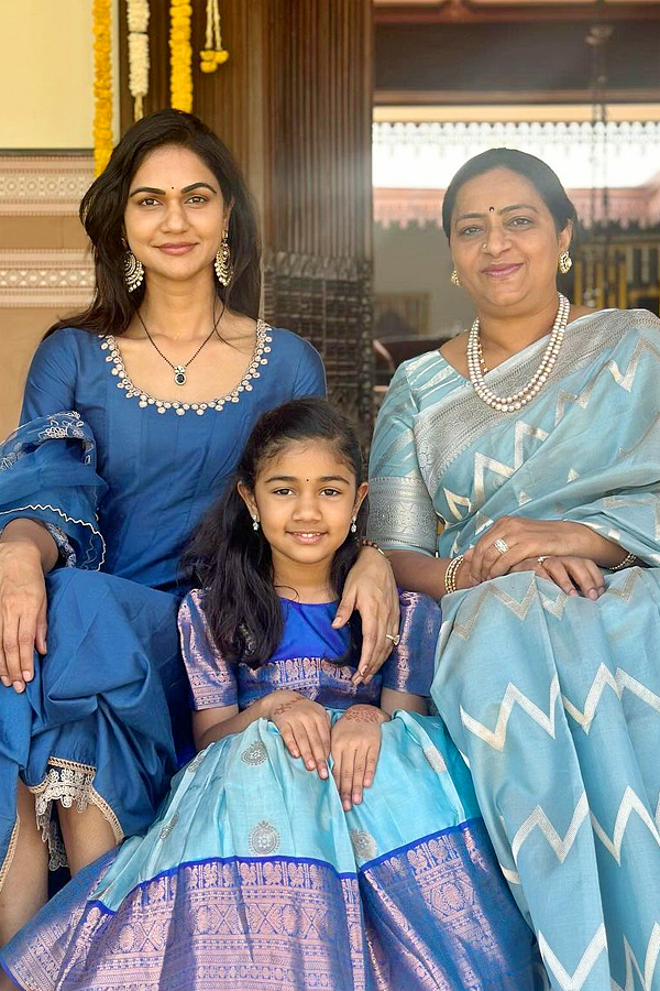 Niharika_20Konidela_20Sankranthi_20Celebration_20latest_20Photos_4.jpg 5