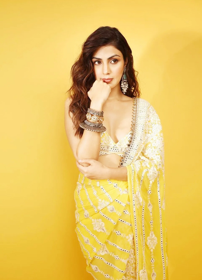 Rhea-Chakraborty-15.jpg 16