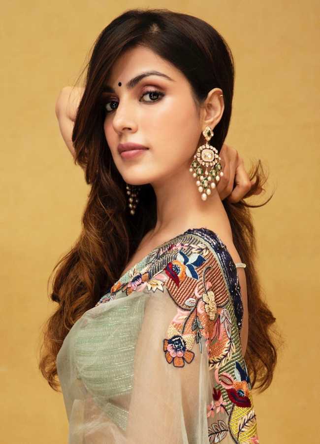 Rhea-Chakraborty-8.jpg 9