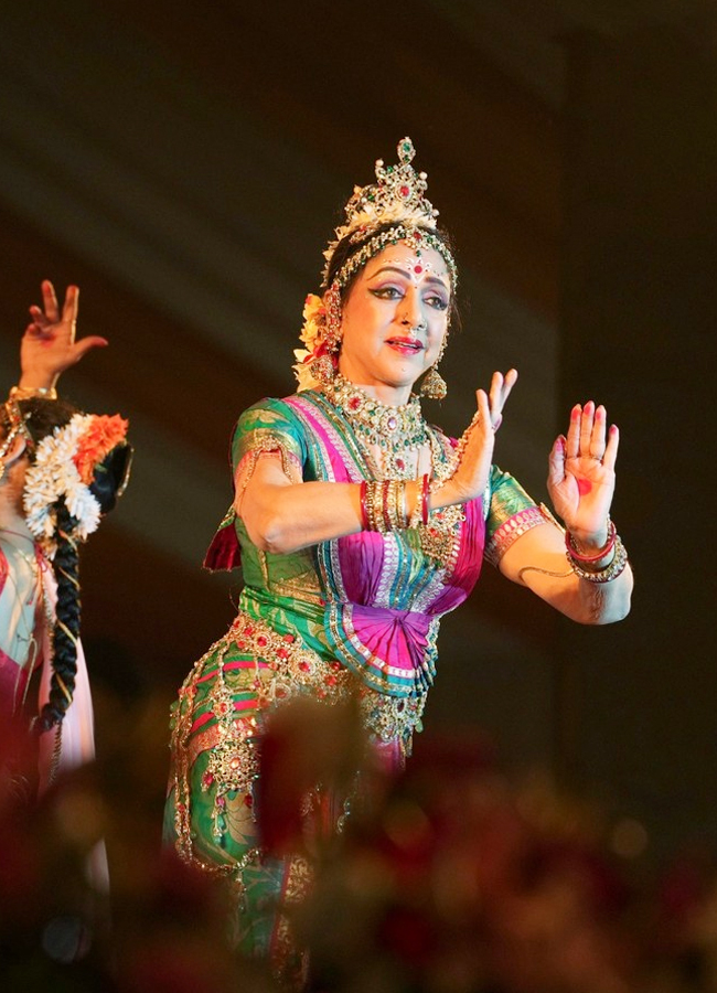 Hema-Malini-Ayodya-Performance-1.jpg 1
