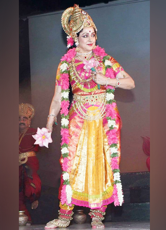 Hema-Malini-Ayodya-Performance-14.jpg 12