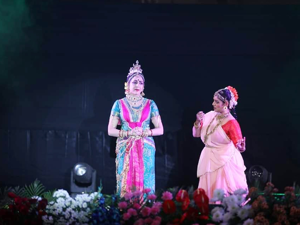 Hema-Malini-Ayodya-Performance-8.jpg 6