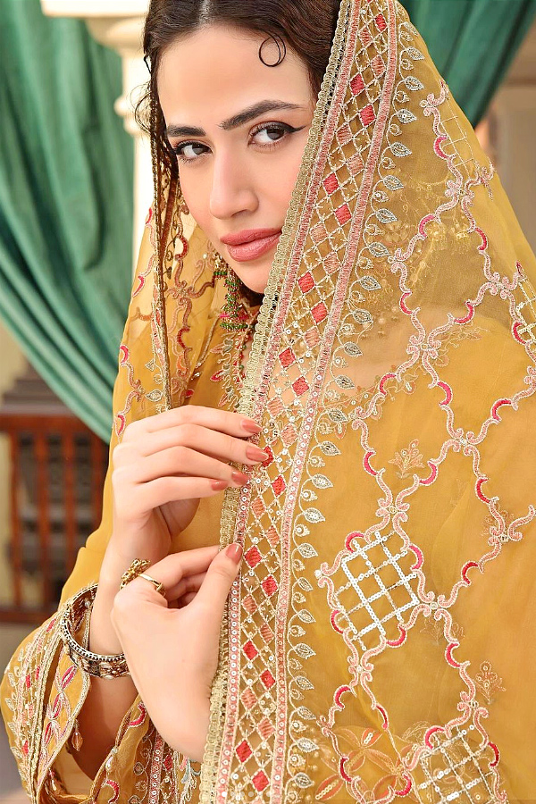 Shoaib_20Mailk_20Ties_20The_20Knot_20With_20Pakistani_20Actrees_20Sana_20Javed_20Photos_5.jpg 6