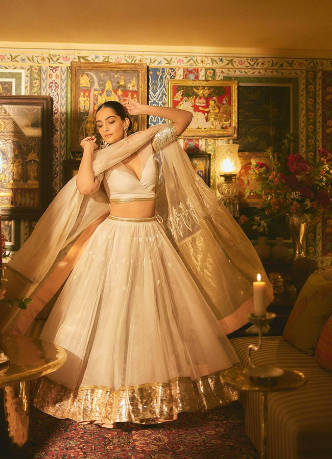 Sonam-Kapoor-0.jpg 3