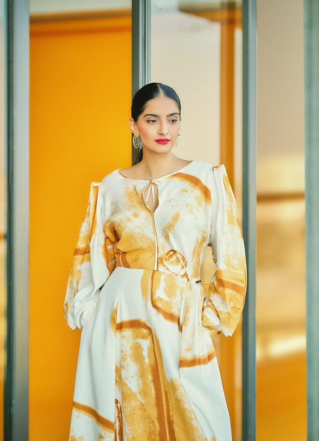 Sonam-Kapoor-1.jpg 4