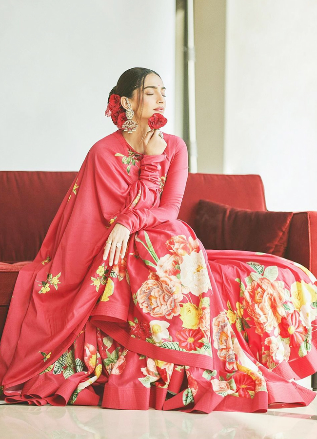 Sonam-Kapoor-2.jpg 5