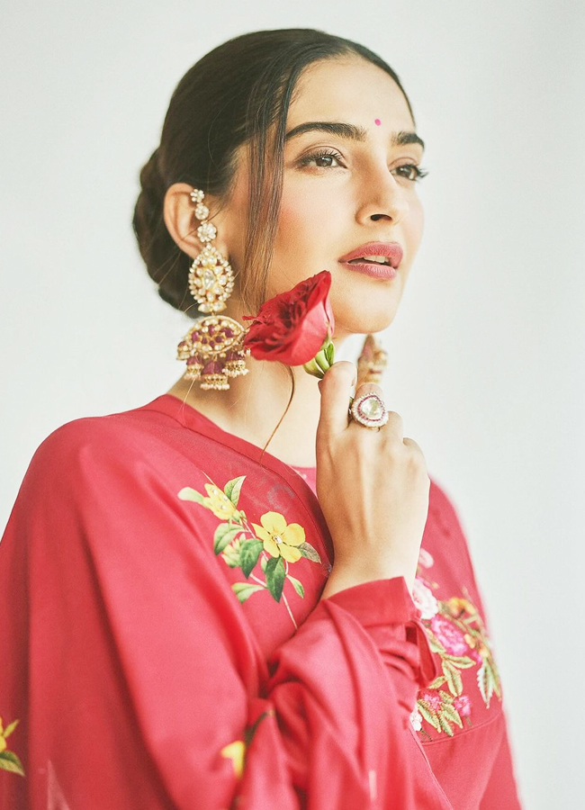 Sonam-Kapoor-5.jpg 8