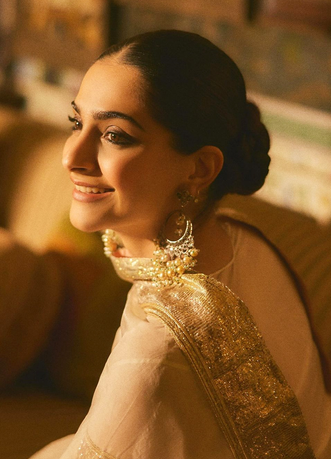 Sonam-Kapoor-9.jpg 12