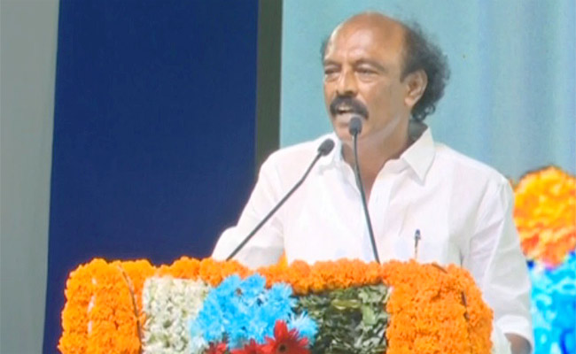 Vishweshwar-Reddy-Fires-on-Payyavula.jpg
