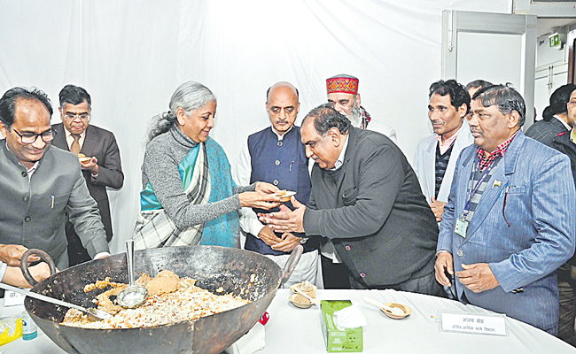 HALWACEREMONY2024-123.jpg