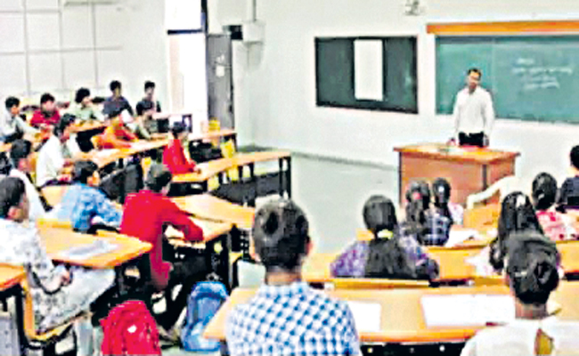 LECTURERS.jpg
