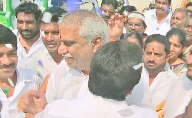 YSRCP-Joy-Over-Vellampalli-Malladi-Hug.jpg