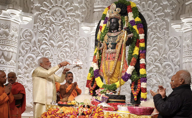 narendra-modi-harati.jpg