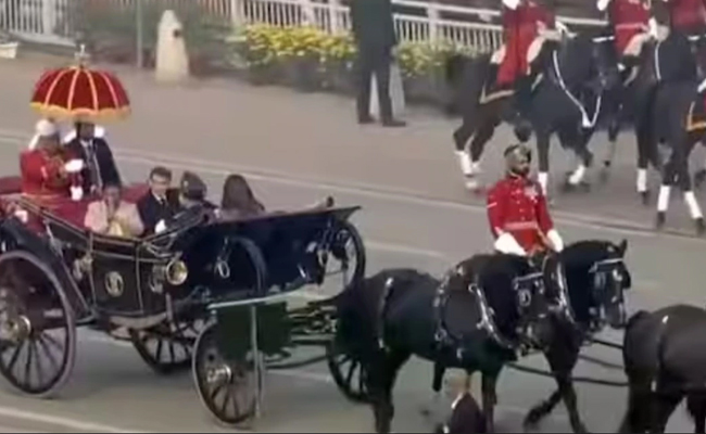 President_20Murmu_20buggy_20for_20parade.jpg