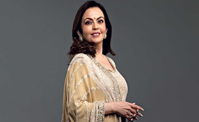 nita-ambani-phone-cost.jpg