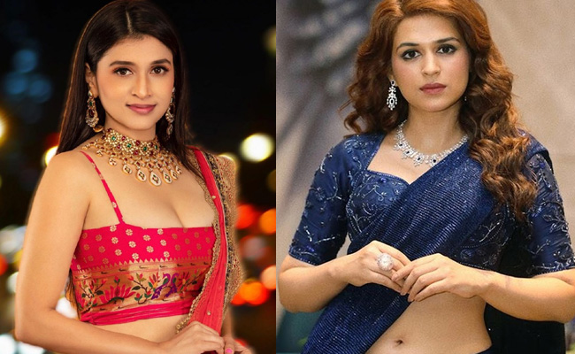 sraddha-das-mannara-chopra.jpg