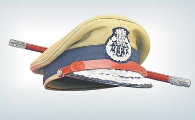 AP-IPS--39-Officers-Transfe.jpg