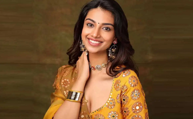 meenakshi.jpg