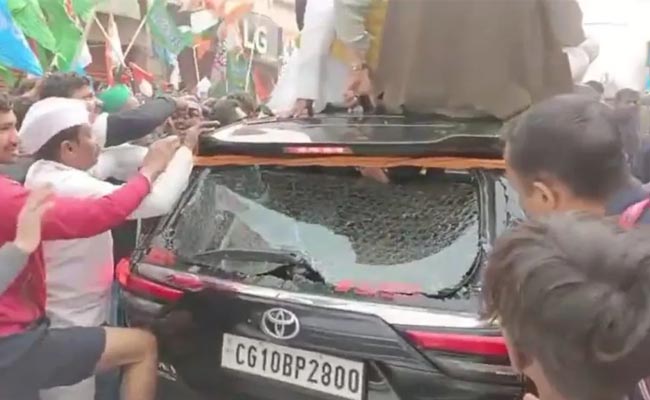Rahul_Gandhi_Car_Glass_Brea.jpg