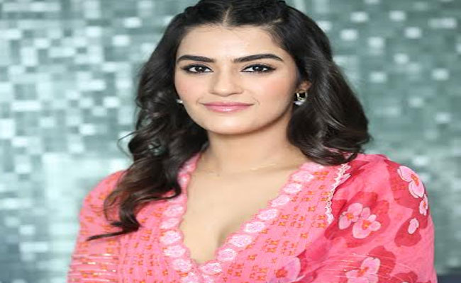 kavya-thapar.jpg