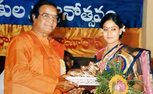 Vijaya-Shanthi.jpg