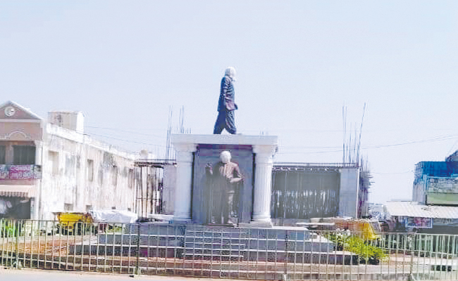 statue.jpg