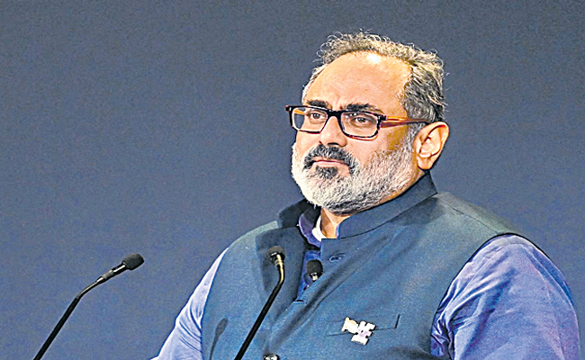 RAJEEV-CHANDRASEKHAR-PAYTM.jpg