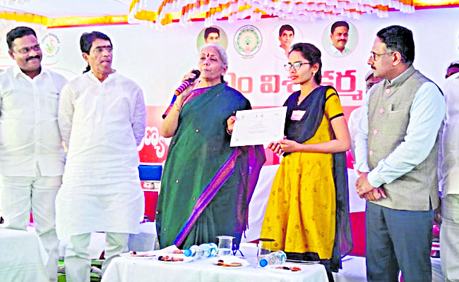 nirmala_20sitaraman.jpg