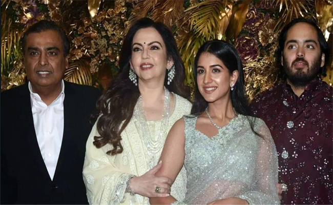 ambani-family-gifts-to-radhika.jpg