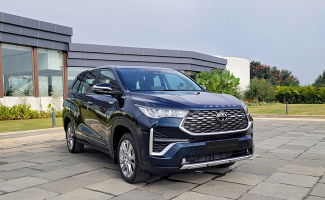 innova-hycross.jpg