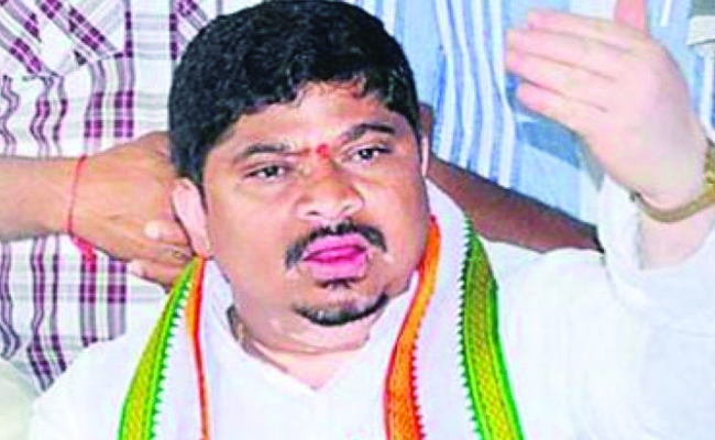 ponnam.jpg