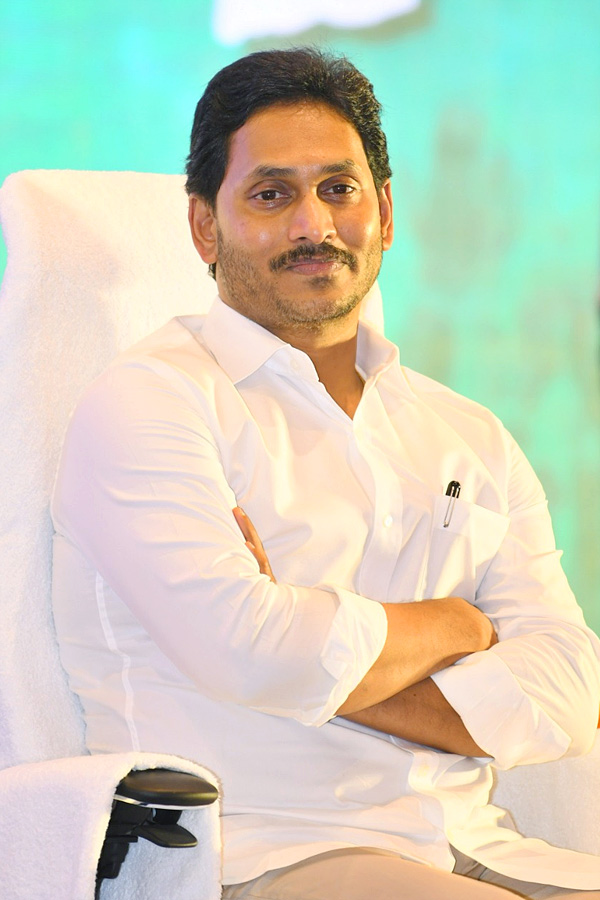 CM_20Jagan_20Holds_20Key_20Meeting_20With_20YSRCP_20Leaders_20in_20Mangalagiri_20Photos_14.jpg 14