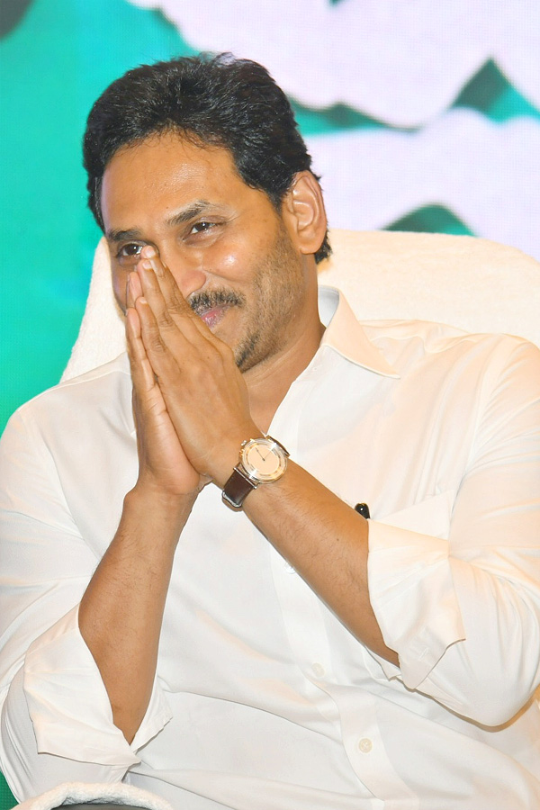 CM_20Jagan_20Holds_20Key_20Meeting_20With_20YSRCP_20Leaders_20in_20Mangalagiri_20Photos_5.jpg 6