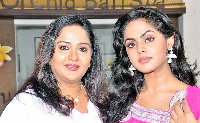 Actress_20Radha_20Daughter_20Karthika_20Nair_20Childhood_20Photos_9.jpg 9