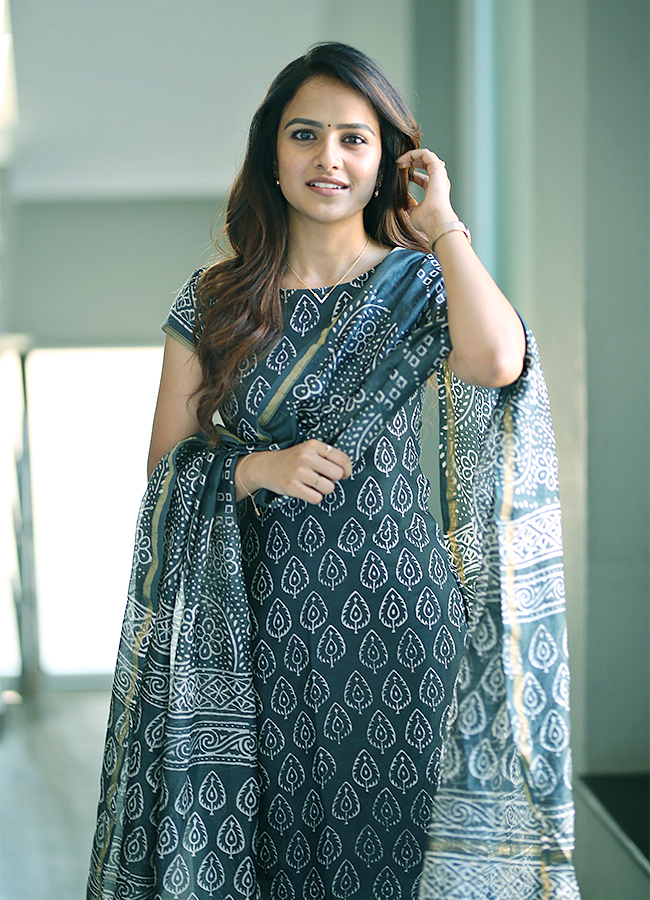 Actress_20vaishnavi_20Chaitanya_20latest_20HD_20pictures-14.jpg 14