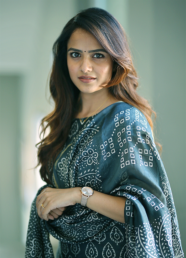 Actress_20vaishnavi_20Chaitanya_20latest_20HD_20pictures-8.jpg 8