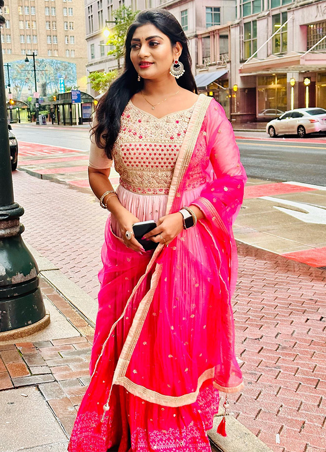 InPics_20Actress_20Sowmya_20Janu_20Latest_20HD_20Stills_20Trending_20Amid_20Wrong_20Route_20Issue-35.jpg 31