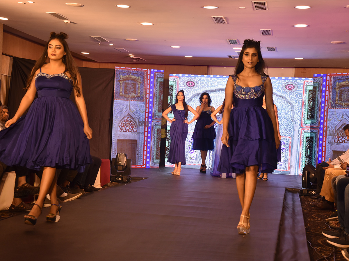 Models_20wowed_20at_20the_20Indo_20Cotton_20Fashion_20Show_20Hyderabad-1.jpg 1