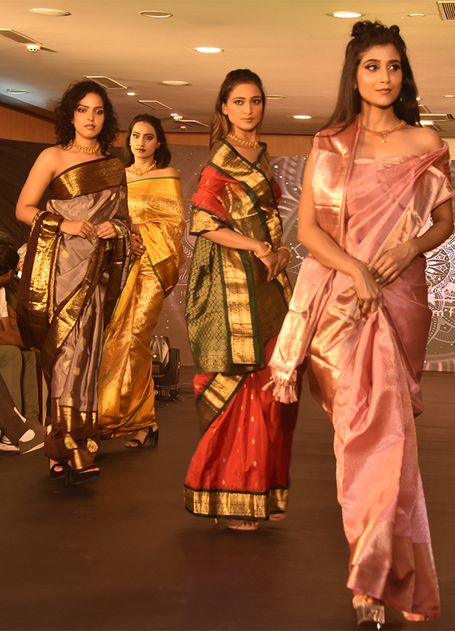 Models_20wowed_20at_20the_20Indo_20Cotton_20Fashion_20Show_20Hyderabad-10.jpg 9