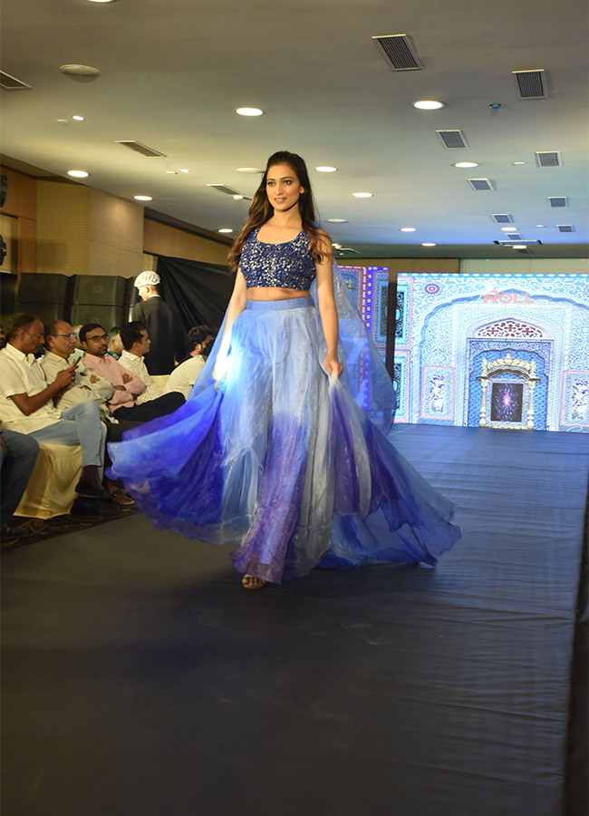 Models_20wowed_20at_20the_20Indo_20Cotton_20Fashion_20Show_20Hyderabad-11.jpg 10